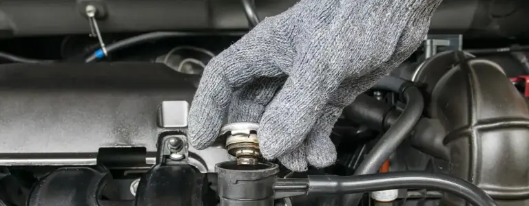 Cómo lavar el motor de un auto en 5 pasos